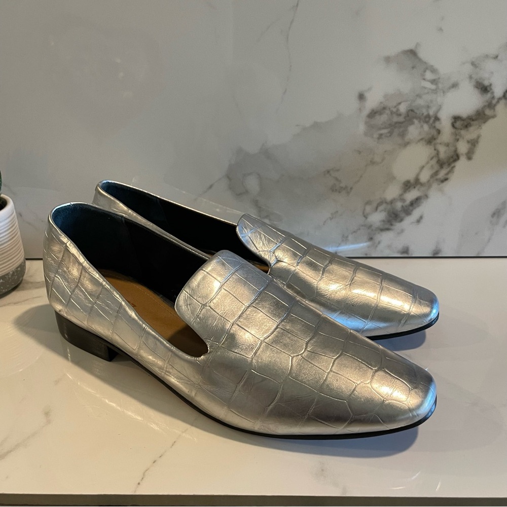Silver Crocodile Pattern Loafers